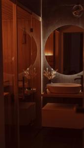 a bathroom with a sink and a mirror at oto.domki in Rokiciny Podhalanskie