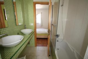 A bathroom at Apartments Playa La Aldea