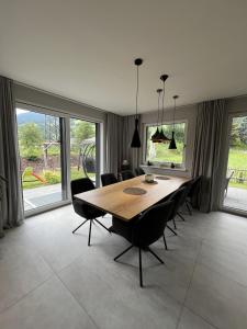 a dining room with a wooden table and chairs at Villa Chalet Schlossalm bis 9 Personen in Bad Hofgastein
