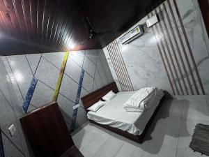 a small room with a small bed in it at Taj hotel in Hisār