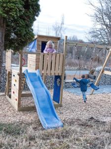 a girl and a boy playing on a playground at Seeperle Weißenstadt Haus Kornberg in Weißenstadt +14 photos