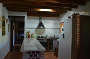 A kitchen or kitchenette at Casa Rural Los Cascajales