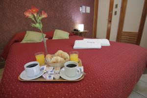 Cama ou camas em um quarto em Hotel Xumec Mendoza