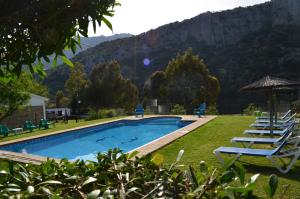 The swimming pool at or close to Casa Rural Los Cascajales