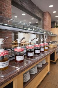 a kitchen with a counter with jars of honey at Hotel Les Neus in Pas de la Casa +39 photos