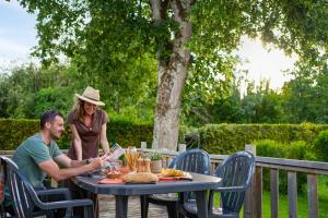 a man and a woman sitting at a table at Camping Loches in Loches
