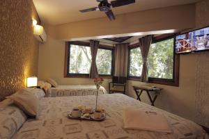 Cama ou camas em um quarto em Hotel Xumec Mendoza