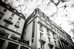 a black and white photo of a building at Hôtel Le Windsor Biarritz in Biarritz