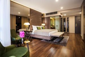 SAINT TEN Boutique Hotel, Small Luxury Hotels客房内的一张或多张床位