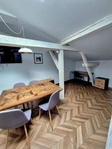 a dining room with a wooden table and chairs at Apartament Mickiewicza 6 in Września +5 photos