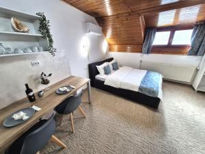 a bedroom with a bed and a desk in a room at Central Stay Suites Targu Mures in Târgu-Mureş