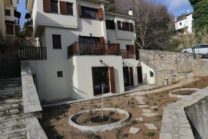 a building with a courtyard in front of it at Villa Milea in Milies Pelion in Mileai