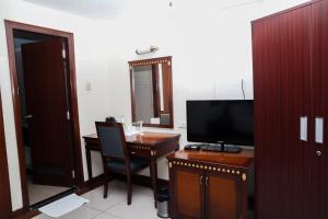 a room with a desk with a television and a desk sidx sidx sidx at Ctrl Alt Heal Sparsh Integrated Wellness Center in Hyderabad +5 photos