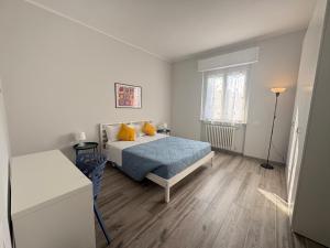 a bedroom with a bed with yellow pillows on it at Sabo Urban Stay in Grassobbio