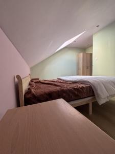 a bedroom with two beds in a attic at Le gîte de la courte soupe in Éteignières