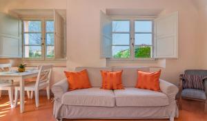 a living room with a couch and a table and windows at B&B Borgo di Pratavecchie in Migliarino