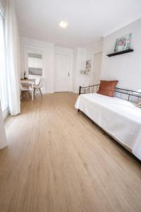 a bedroom with a bed and a dining table at APN Hatabin in Granada