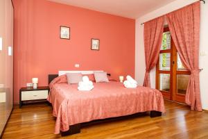 a bedroom with a bed with orange walls and a window at Villa Vernier by IstriaLux in Kringa +21 photos