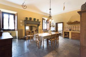 a kitchen and dining room with a table and chairs at Palazzo Guicciardi in San Bernardo