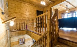 a wooden room with a staircase in a cabin at Casa Hiru in Nucşoara
