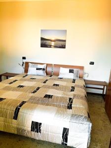 a bedroom with a bed in a room at Casa Lago in Germignaga