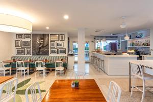 a restaurant with tables and chairs and a bar at Pestana South Beach Miami in Miami Beach