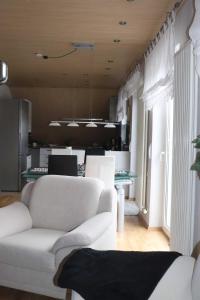 a living room with a white couch and a table at Siggis-Ferienwohnung in Bad Wildungen