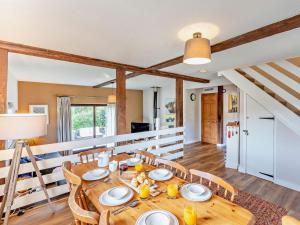 a dining room with a wooden table and chairs at 3 Bed in Bude oc-trvvv in Poughill