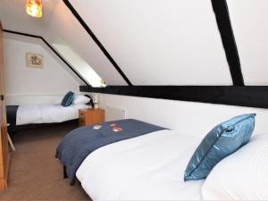 a bedroom with two beds in a attic at 2 Bed in Bridgwater oc-alden in Kilve