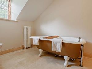 a bathroom with a bath tub in a room at 4 Bed in Frome oc-27808 in Holwell +19 photos