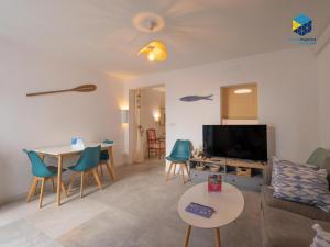 a living room with a couch and a tv and a table at Can Tassi in Porto Cristo