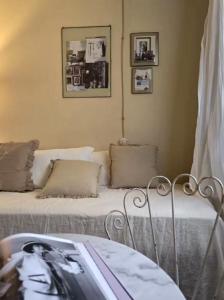 two beds sitting next to each other in a room at Casa Martinez Relax Cles in Cles +1 photo