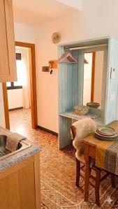 a kitchen with a table and a mirror and a counter at Centralissimo e vicinissimo alla spiaggia , RILO Studio in Vernazza