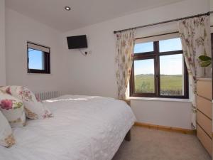 a bedroom with a bed and a window at 1 Bed in Taunton oc-49569 in North Curry