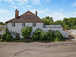 a white house with solar panels on the roof at 3 Bed in Salisbury oc-95325 in Amesbury