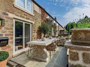 a patio with a table and chairs in front of a building at 2 Bed in Knaresborough oc-95078 in Brompton