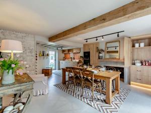 a kitchen and dining room with a table and chairs at 2 Bed in Knaresborough oc-95078 in Brompton