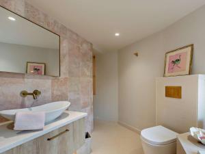 a bathroom with a sink and a toilet and a mirror at 2 Bed in Knaresborough oc-95078 in Brompton +24 photos