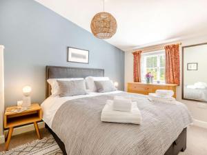 a bedroom with a large bed and a window at 2 Bed in Taunton oc-88884 in Isle Brewers
