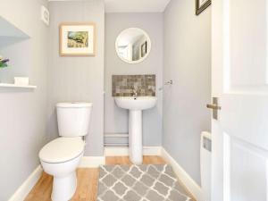 a bathroom with a toilet and a sink at 2 Bed in Taunton oc-88884 in Isle Brewers +9 photos