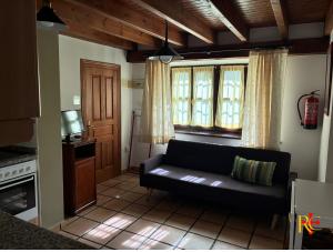 a living room with a couch and a window at rincón de covadonga in Caño
