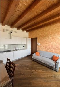 a living room with a couch and a kitchen at COZY LAKE COMO APARTMENTS in Valmadrera