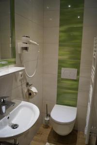A bathroom at Appartements Macheiner