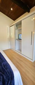 a bedroom with a bed and a tv in it at Quarto Familiar Centro in Pomerode