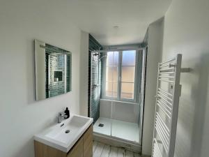 a white bathroom with a sink and a shower at Bohemian Rhapsody- Hyper centre Compiègne in Compiègne