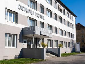 a building with the hotel durham at DONAUHOTEL Ingolstadt in Ingolstadt