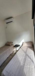 two beds sitting next to each other in a room at Cabaña Loma Linda in Presidencia Roque Sáenz Peña