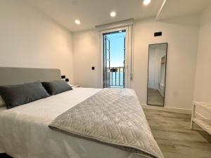 a bedroom with a large bed and a large window at Casa da Escola in Combarro