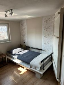 a bedroom with a large bed in a room at Ferienwohnung Uschi 1 in Peiting