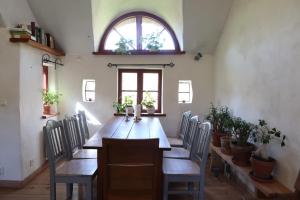 a room with a long table with chairs and a window at Alunbruket B & B in Brösarp